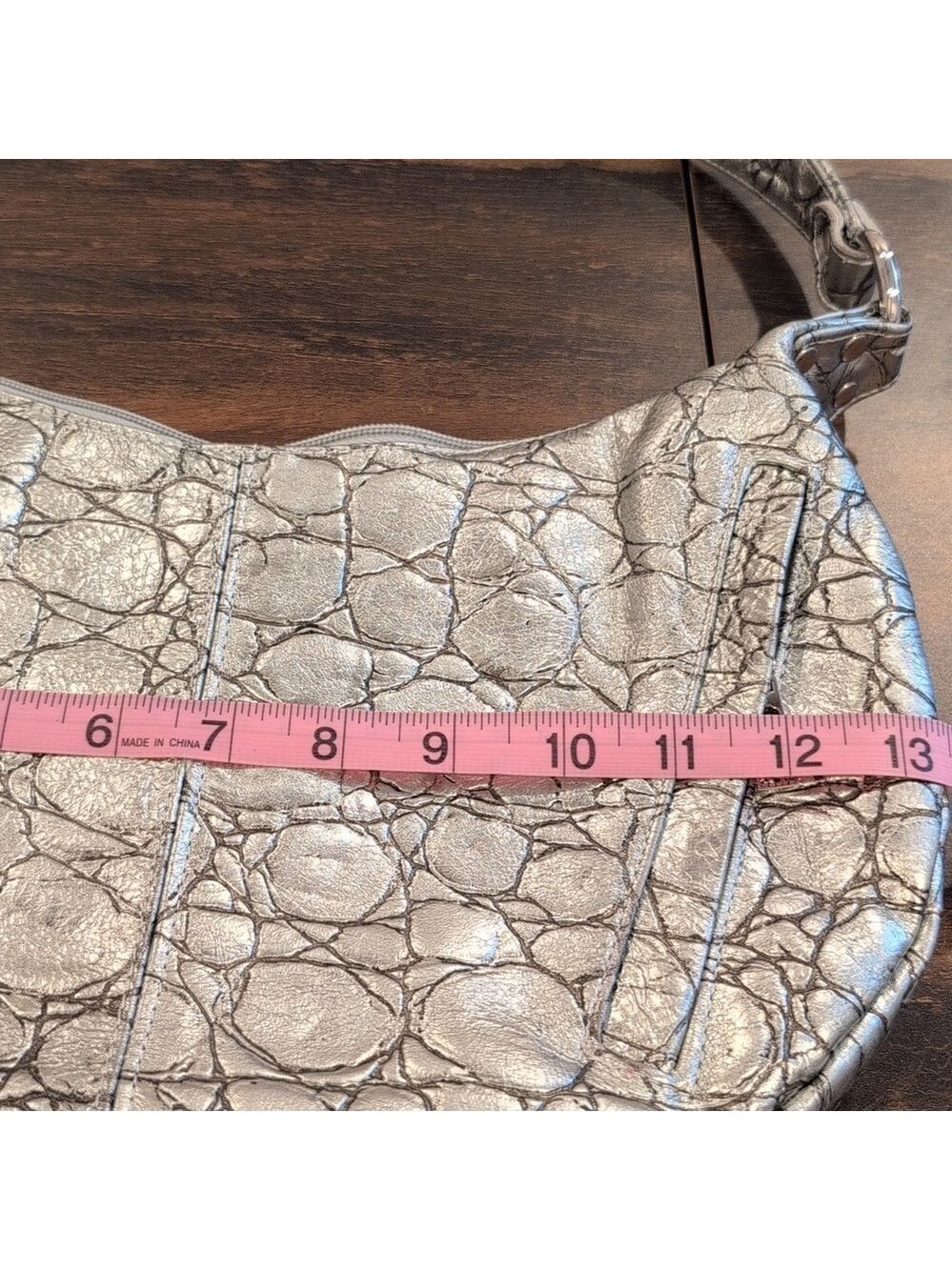 Vintage Pinky Bag Genuine Leather, Silver Textured, Zipper On Top, Many Pockets - Picture 4 of 5